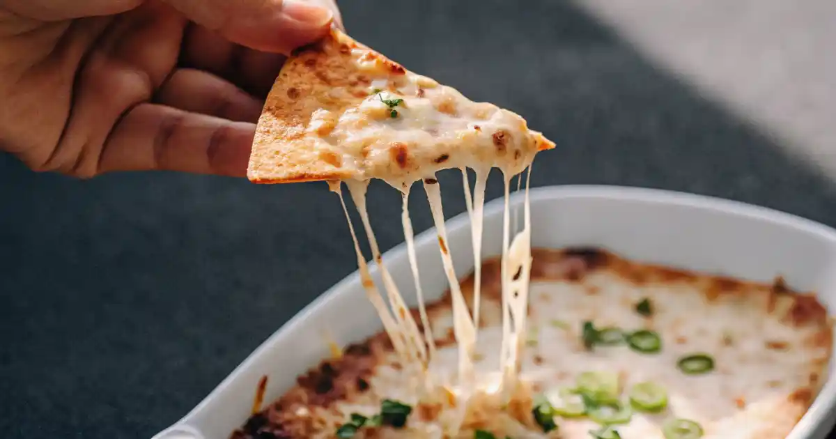Cheesy Crab Rangoon Dip