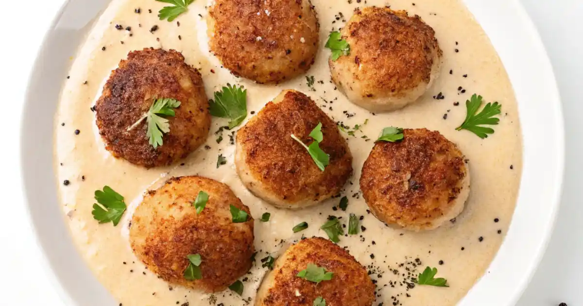 Seared Scallops with Spicy Cajun Cream Sauce